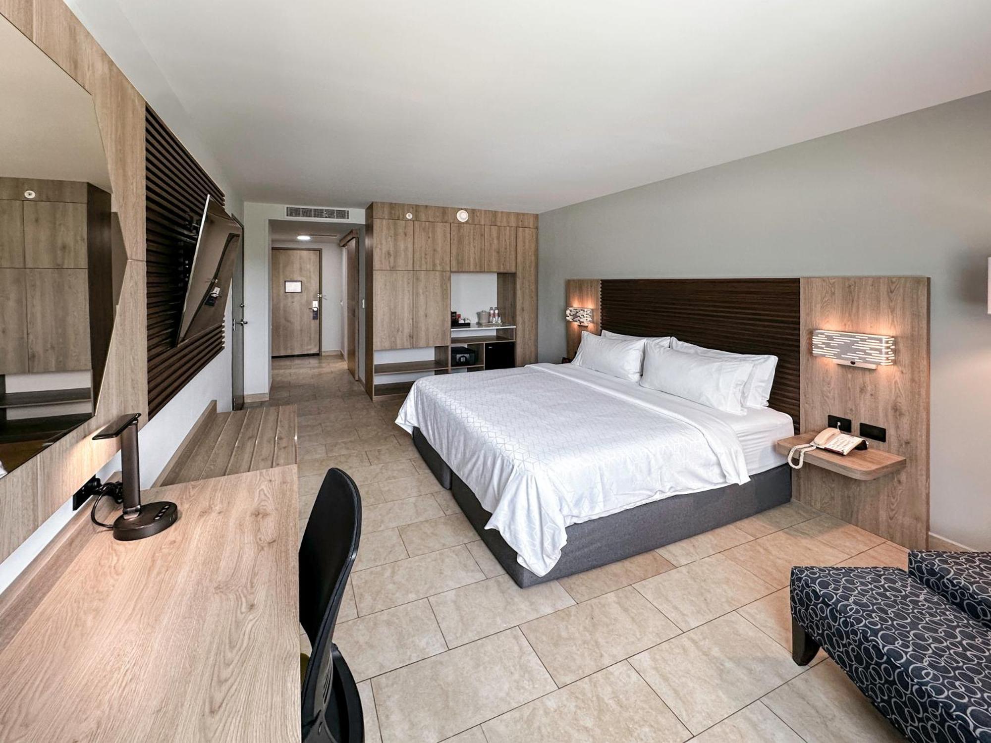 Holiday Inn Express Merida By Ihg Exterior photo