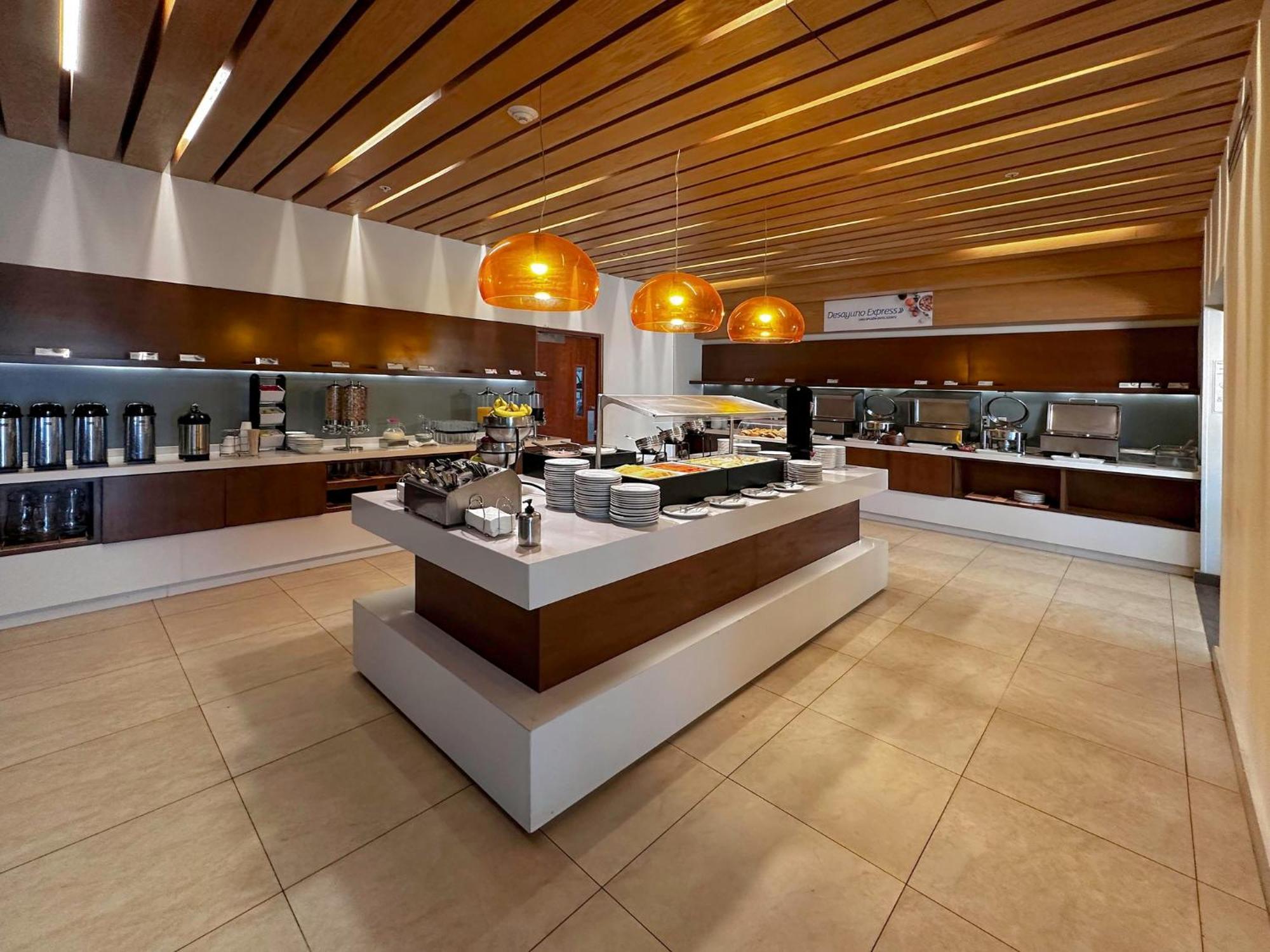 Holiday Inn Express Merida By Ihg Exterior photo