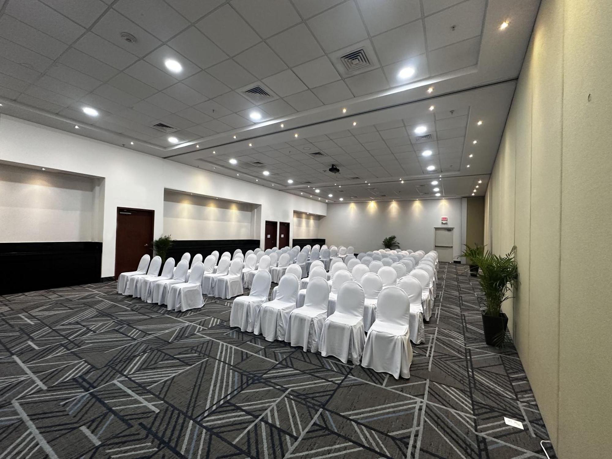 Holiday Inn Express Merida By Ihg Exterior photo