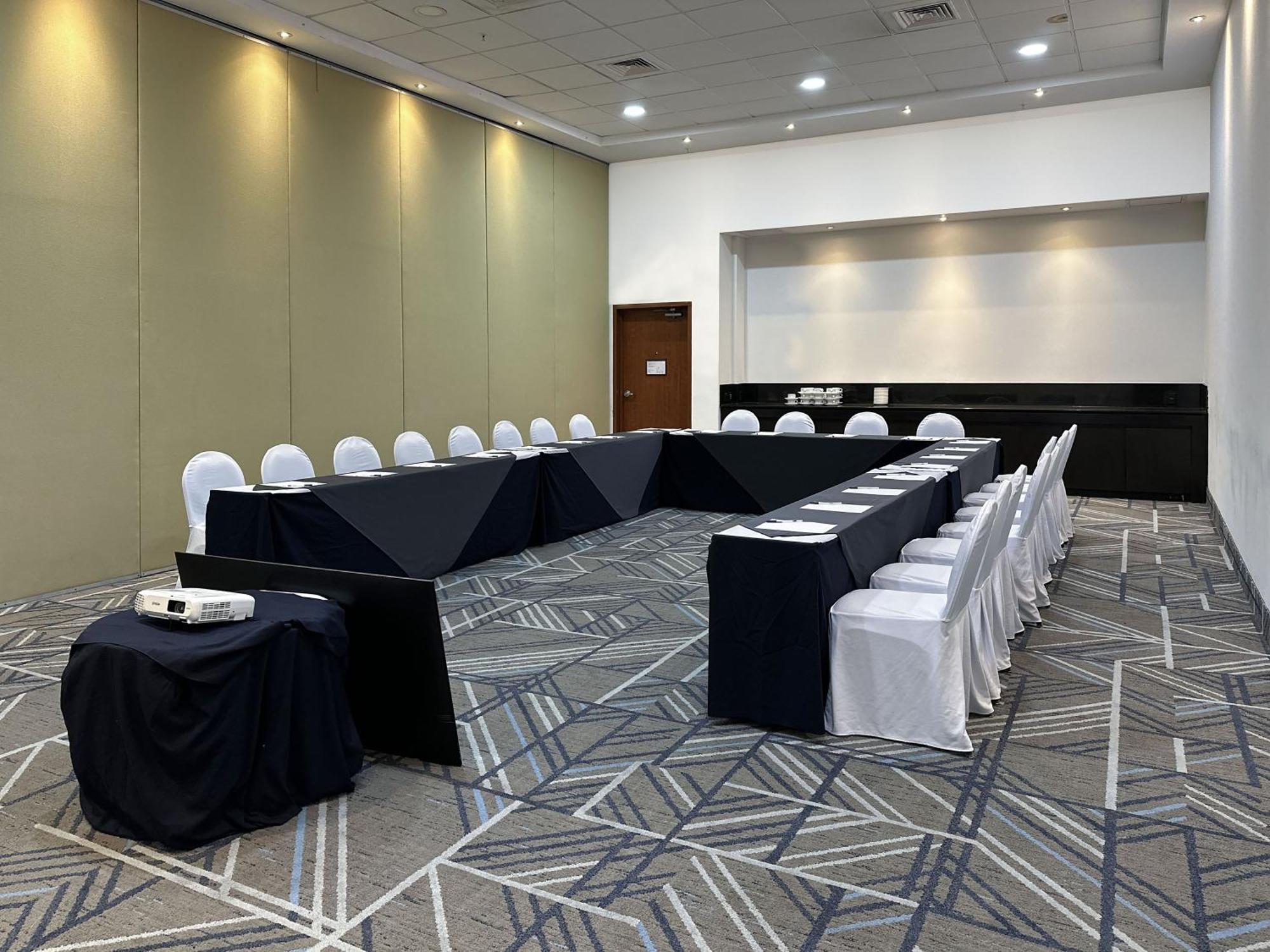 Holiday Inn Express Merida By Ihg Exterior photo