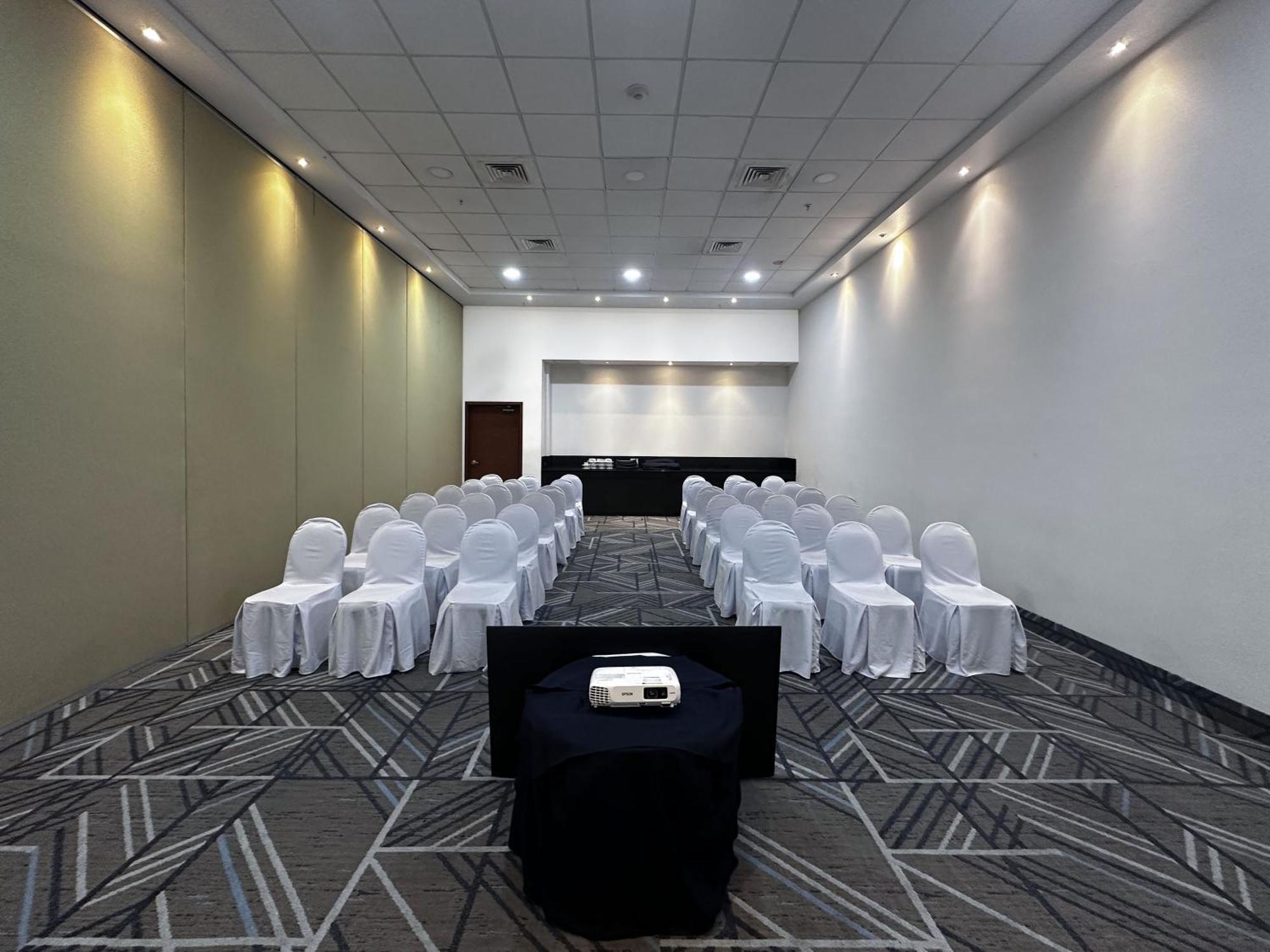 Holiday Inn Express Merida By Ihg Exterior photo