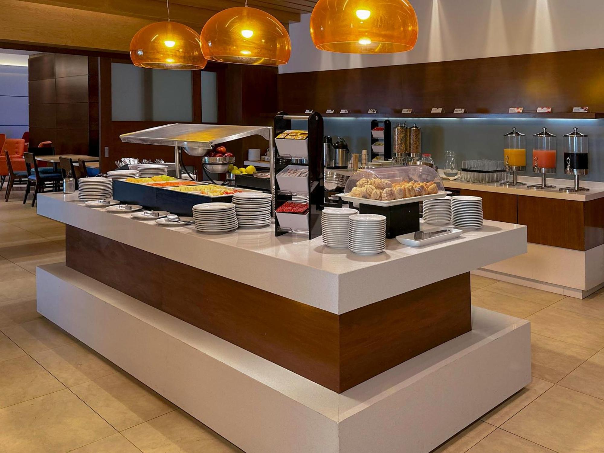 Holiday Inn Express Merida By Ihg Exterior photo