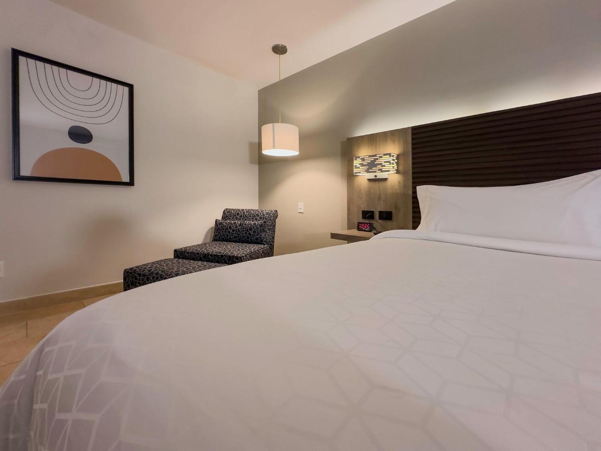 Holiday Inn Express Merida By Ihg Exterior photo